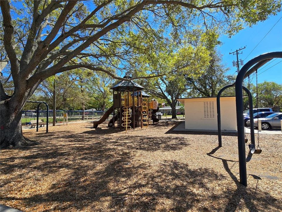 For Sale: $650,000 (5 beds, 3 baths, 2053 Square Feet)