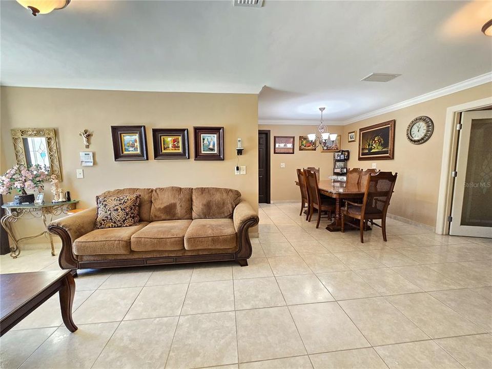 For Sale: $650,000 (5 beds, 3 baths, 2053 Square Feet)