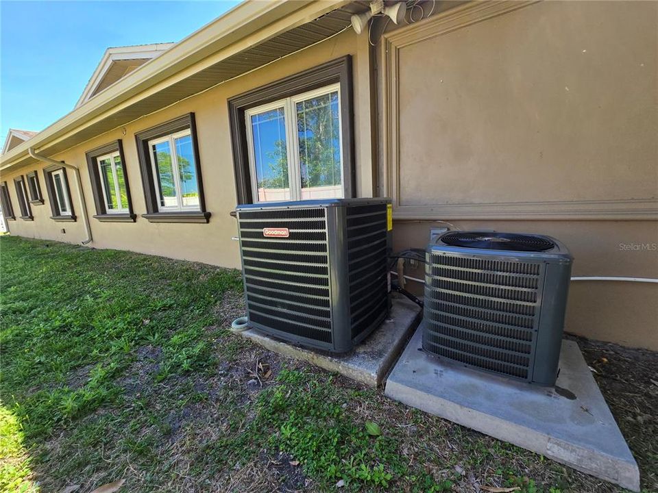 For Sale: $650,000 (5 beds, 3 baths, 2053 Square Feet)