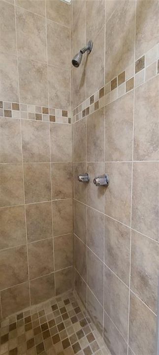 For Sale: $650,000 (5 beds, 3 baths, 2053 Square Feet)