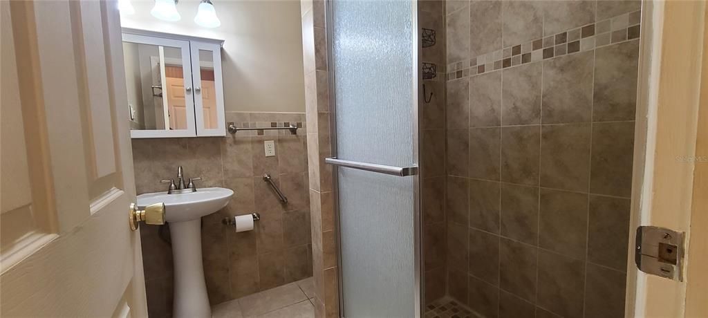 For Sale: $650,000 (5 beds, 3 baths, 2053 Square Feet)