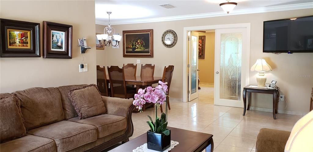 For Sale: $650,000 (5 beds, 3 baths, 2053 Square Feet)