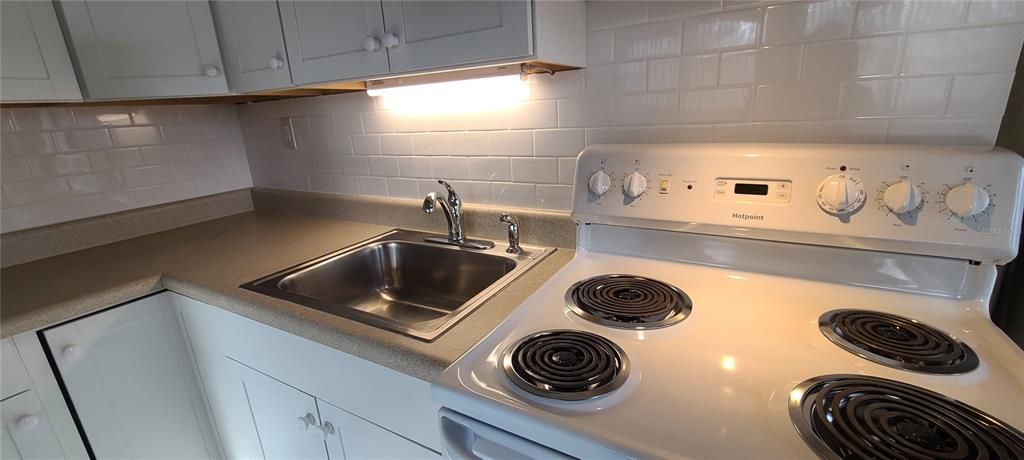 For Sale: $650,000 (5 beds, 3 baths, 2053 Square Feet)