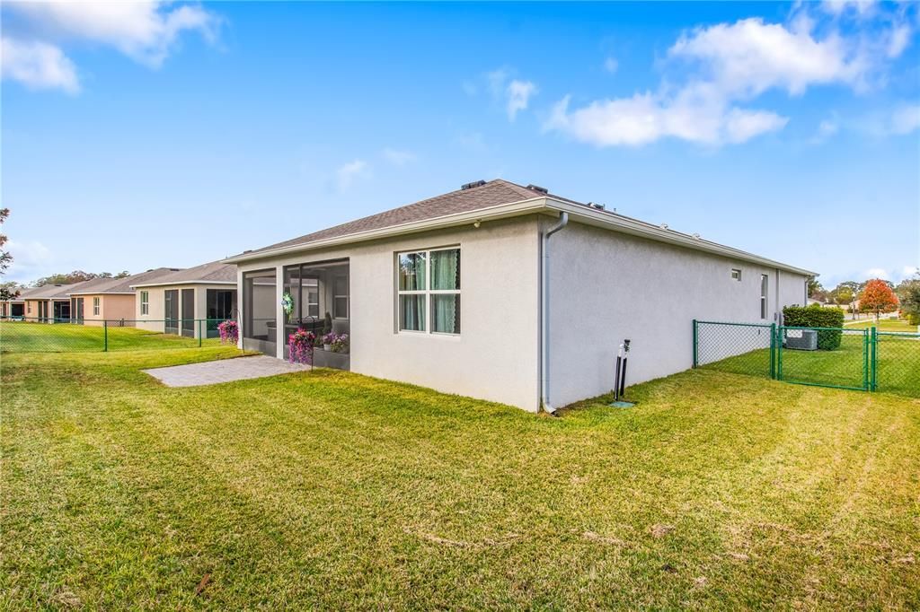 待售: $345,900 (4 贝兹, 2 浴室, 2039 平方英尺)