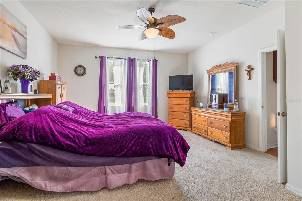 待售: $345,900 (4 贝兹, 2 浴室, 2039 平方英尺)