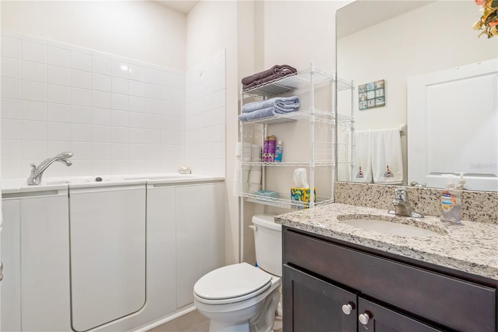 待售: $345,900 (4 贝兹, 2 浴室, 2039 平方英尺)