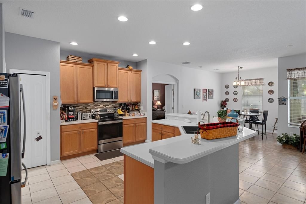 For Sale: $459,000 (4 beds, 3 baths, 2384 Square Feet)