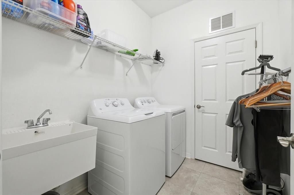 For Rent: $2,500 (3 beds, 2 baths, 1772 Square Feet)