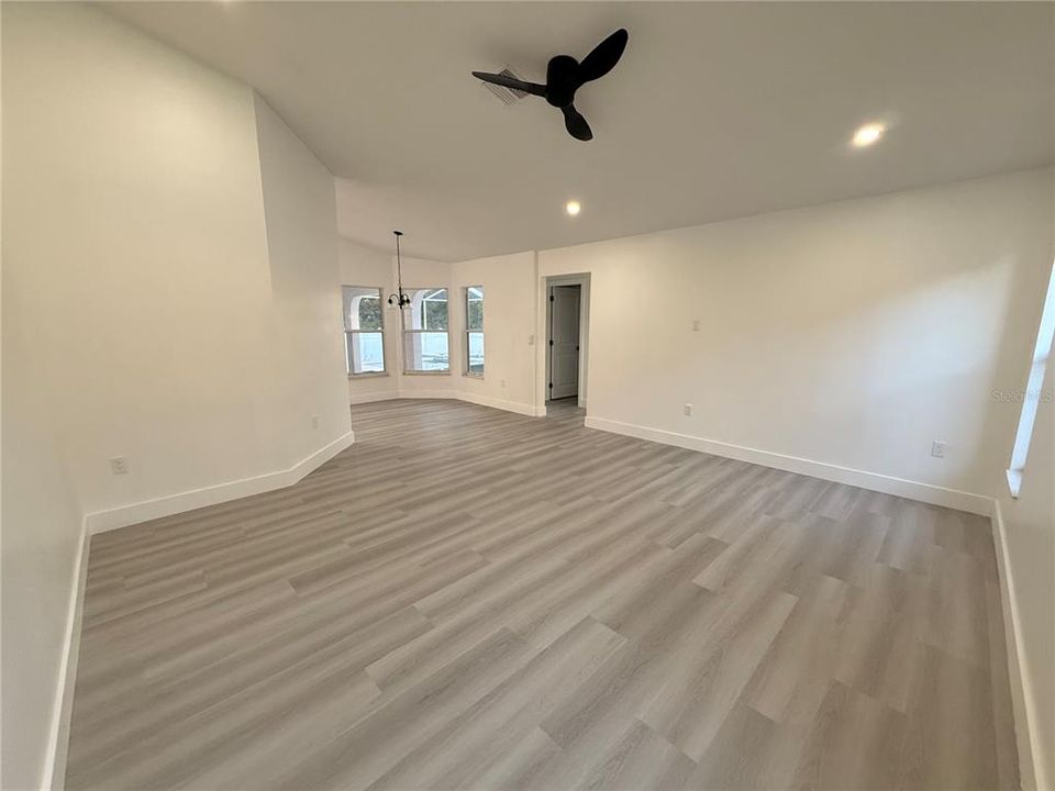 For Sale: $429,900 (3 beds, 2 baths, 1737 Square Feet)