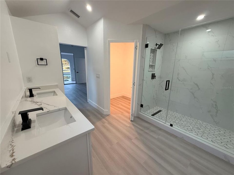 For Sale: $429,900 (3 beds, 2 baths, 1737 Square Feet)