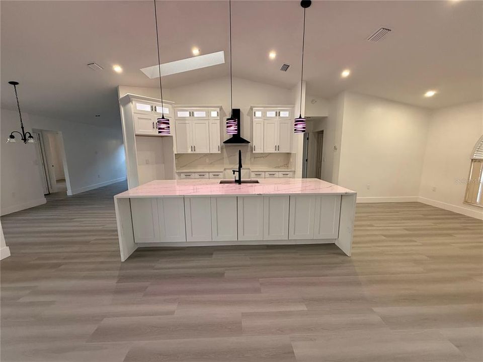 For Sale: $429,900 (3 beds, 2 baths, 1737 Square Feet)