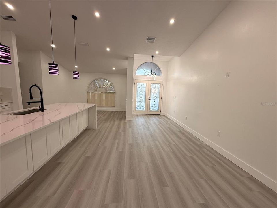 For Sale: $429,900 (3 beds, 2 baths, 1737 Square Feet)