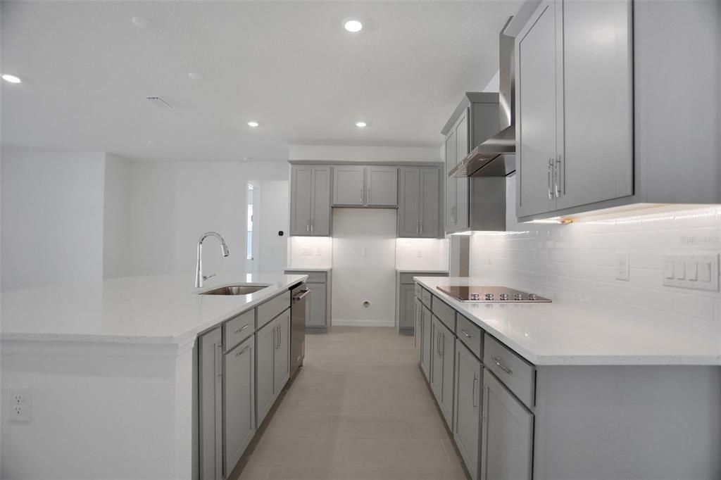 待售: $657,990 (4 贝兹, 4 浴室, 3278 平方英尺)