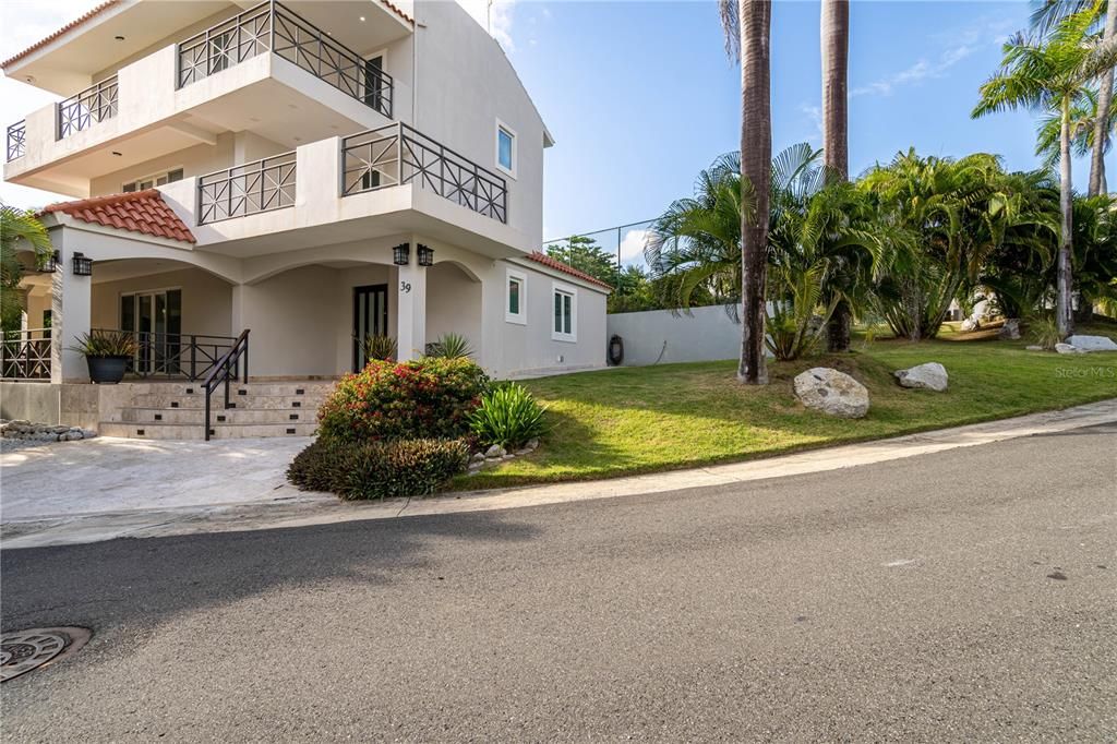 待售: $1,945,000 (4 贝兹, 4 浴室, 3718 平方英尺)