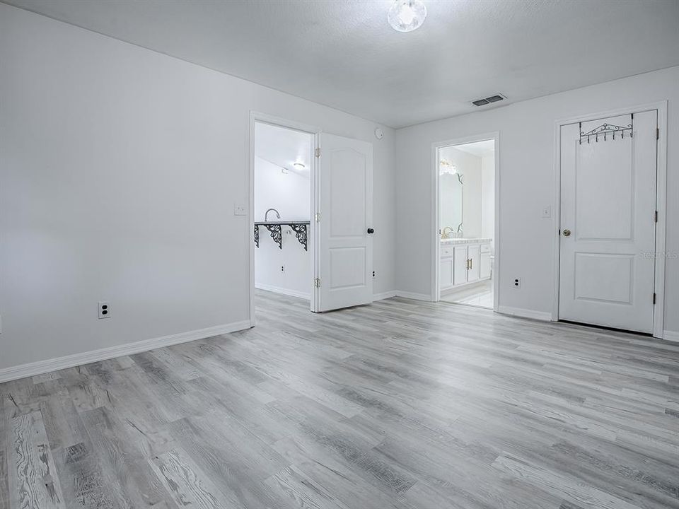 For Sale: $365,000 (3 beds, 2 baths, 1310 Square Feet)