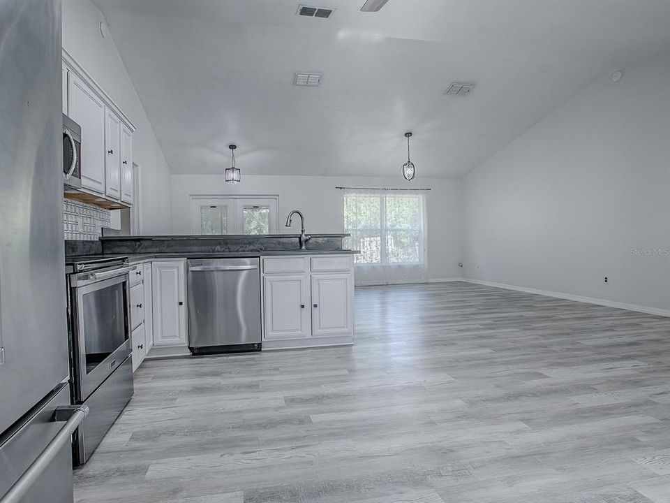 For Sale: $365,000 (3 beds, 2 baths, 1310 Square Feet)