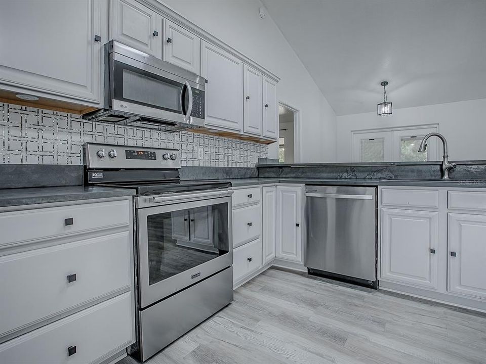 For Sale: $365,000 (3 beds, 2 baths, 1310 Square Feet)