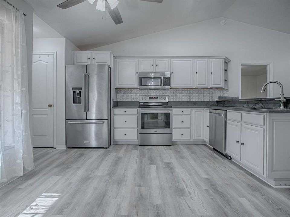 For Sale: $365,000 (3 beds, 2 baths, 1310 Square Feet)