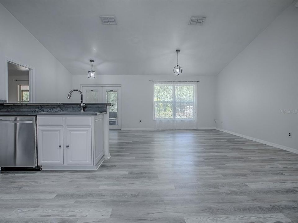 For Sale: $365,000 (3 beds, 2 baths, 1310 Square Feet)