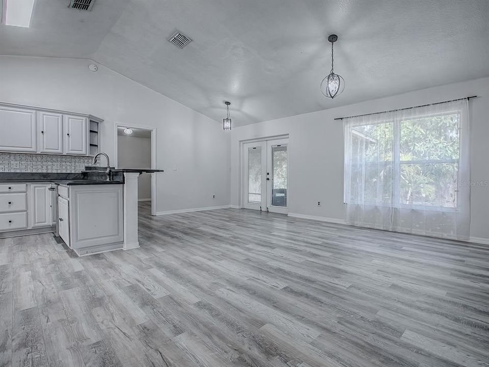 For Sale: $365,000 (3 beds, 2 baths, 1310 Square Feet)