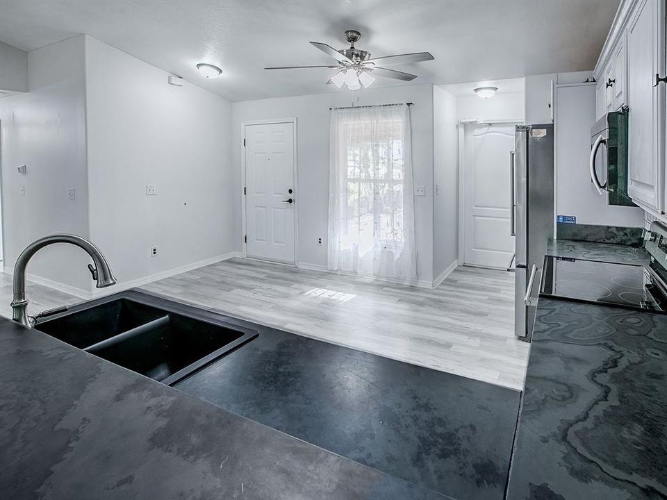 For Sale: $365,000 (3 beds, 2 baths, 1310 Square Feet)