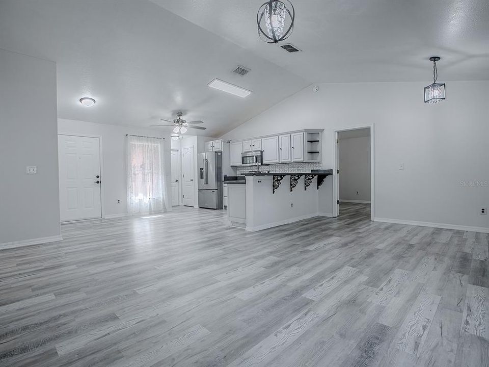 For Sale: $365,000 (3 beds, 2 baths, 1310 Square Feet)