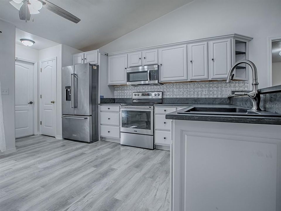 For Sale: $365,000 (3 beds, 2 baths, 1310 Square Feet)