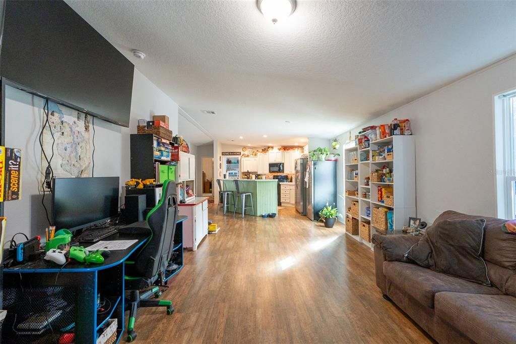 For Sale: $315,000 (3 beds, 3 baths, 1728 Square Feet)