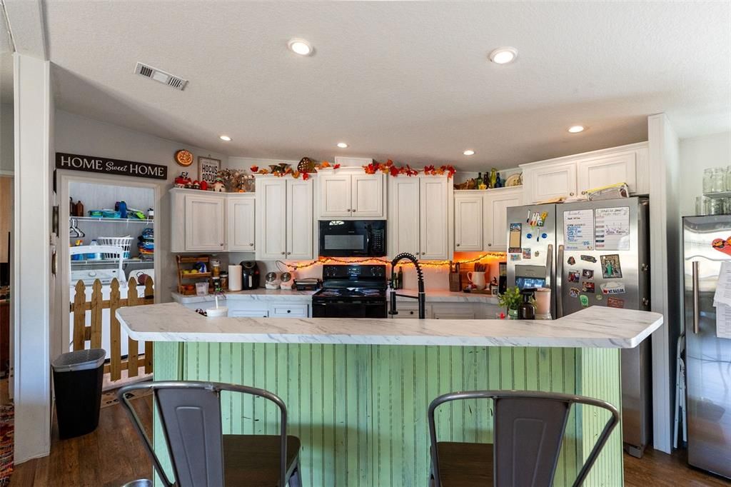 For Sale: $315,000 (3 beds, 3 baths, 1728 Square Feet)