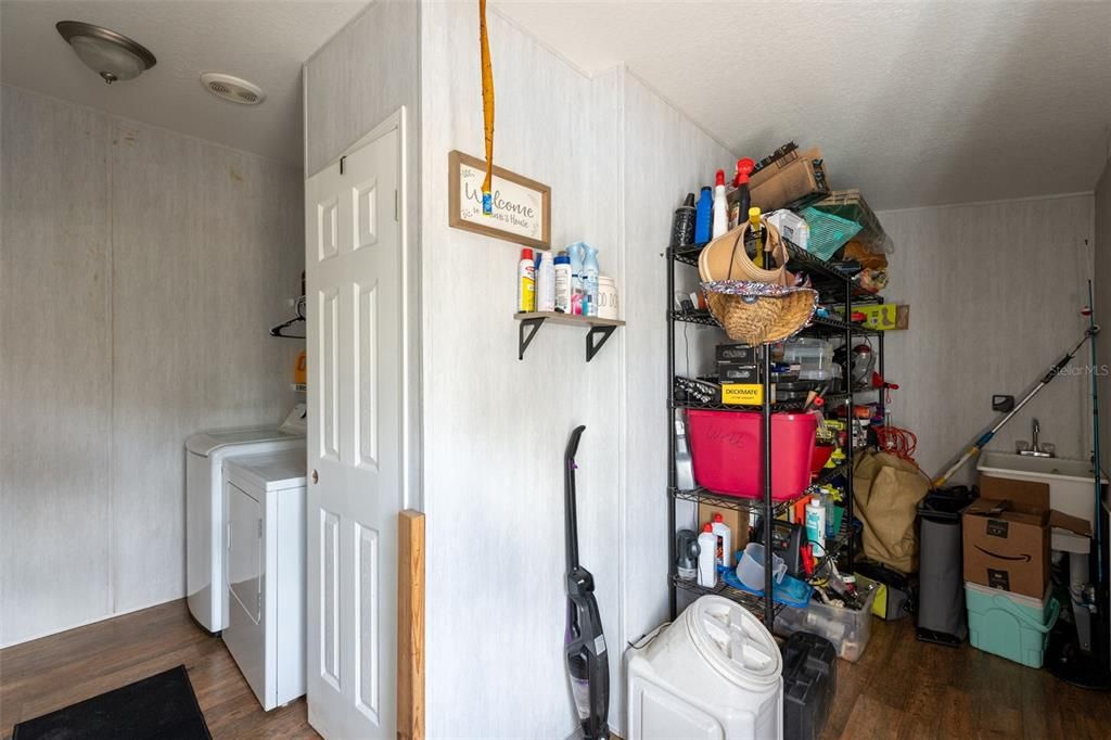 For Sale: $315,000 (3 beds, 3 baths, 1728 Square Feet)