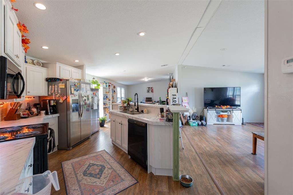 For Sale: $315,000 (3 beds, 3 baths, 1728 Square Feet)