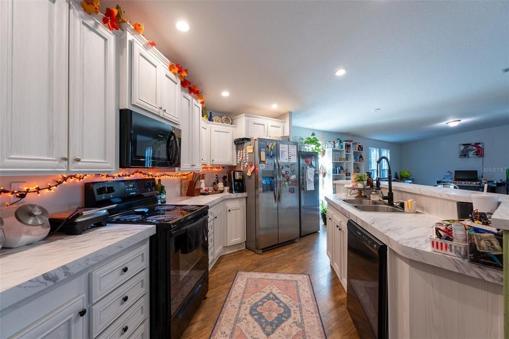 For Sale: $315,000 (3 beds, 3 baths, 1728 Square Feet)