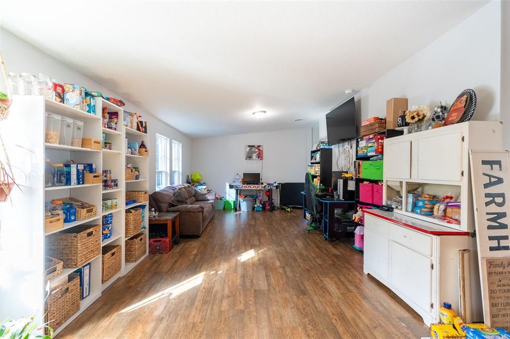 For Sale: $315,000 (3 beds, 3 baths, 1728 Square Feet)