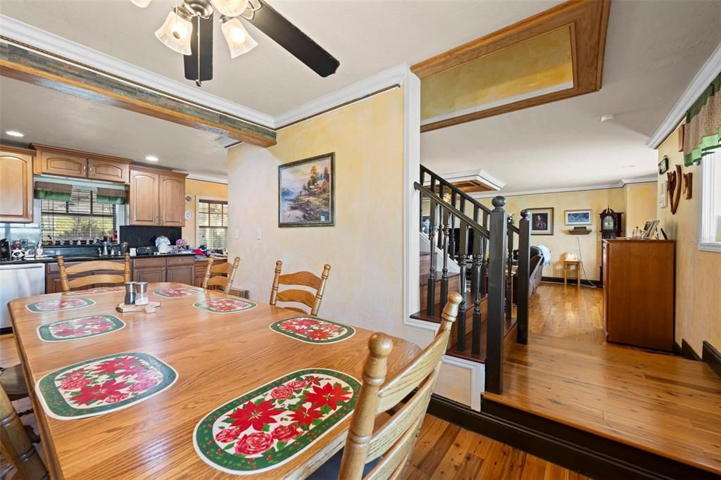 На продажу: $1,150,000 (3 спален, 2 ванн, 3818 Квадратных фут)