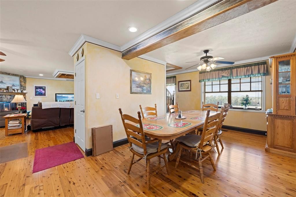 На продажу: $1,150,000 (3 спален, 2 ванн, 3818 Квадратных фут)