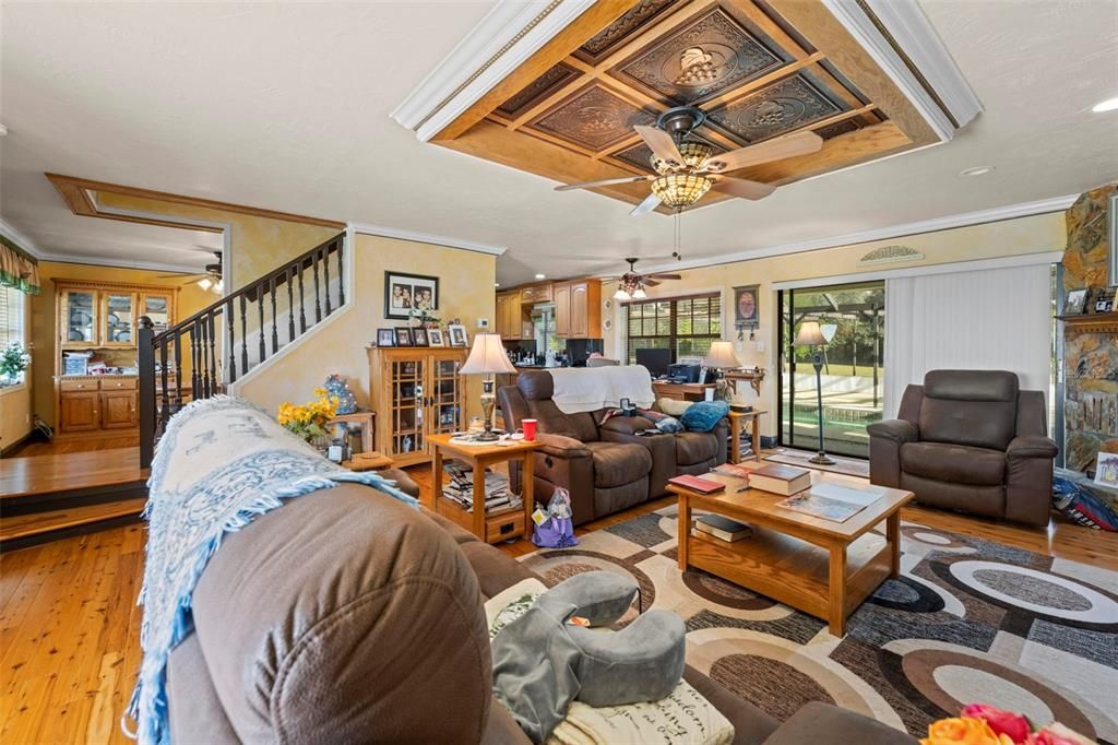 На продажу: $1,150,000 (3 спален, 2 ванн, 3818 Квадратных фут)