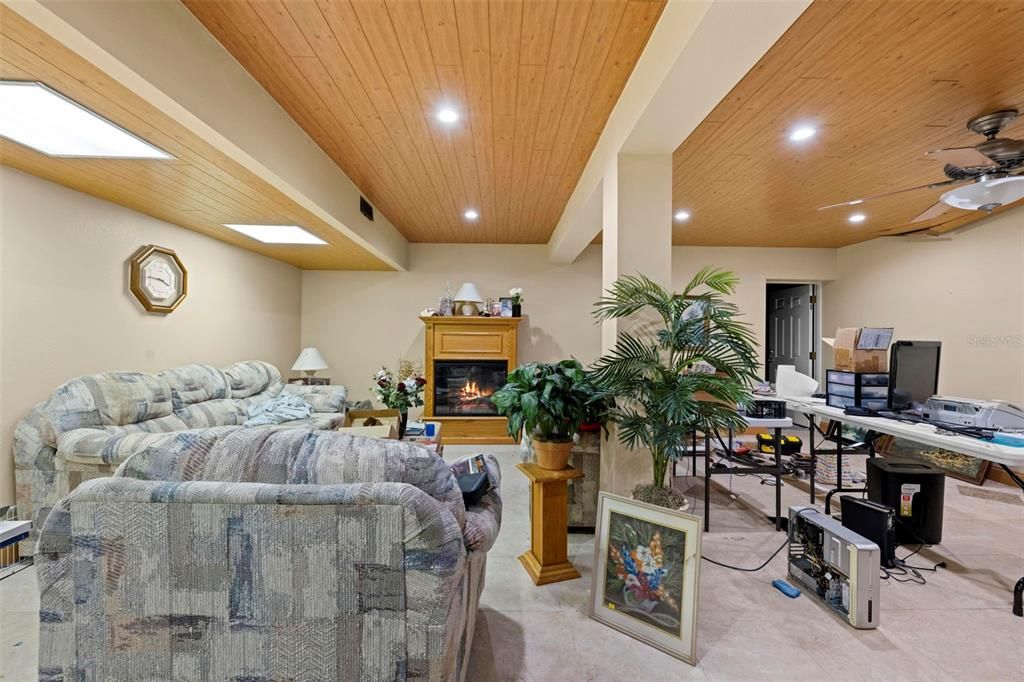 На продажу: $1,150,000 (3 спален, 2 ванн, 3818 Квадратных фут)