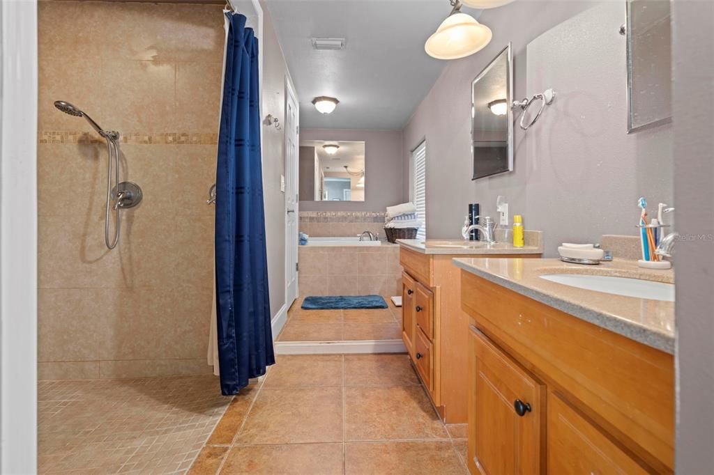 На продажу: $1,150,000 (3 спален, 2 ванн, 3818 Квадратных фут)