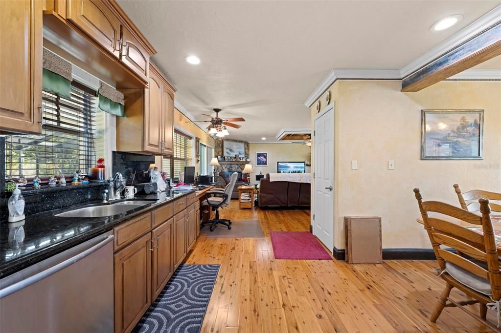 На продажу: $1,150,000 (3 спален, 2 ванн, 3818 Квадратных фут)