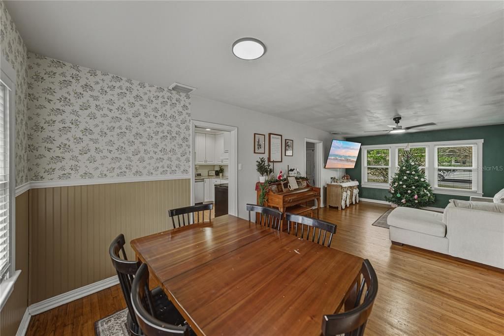 En Venta: $334,900 (3 camas, 2 baños, 1311 Pies cuadrados)