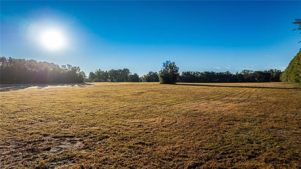 待售: $700,000 (19.70 acres)