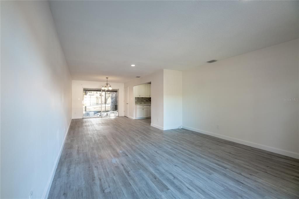 For Sale: $190,000 (4 beds, 2 baths, 1368 Square Feet)