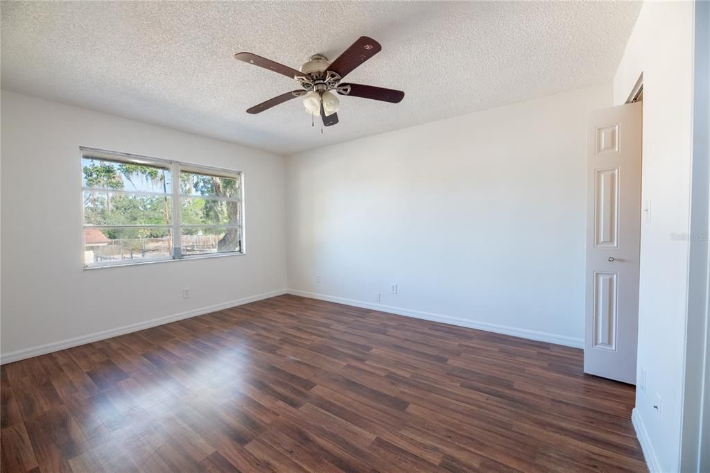 For Sale: $190,000 (4 beds, 2 baths, 1368 Square Feet)