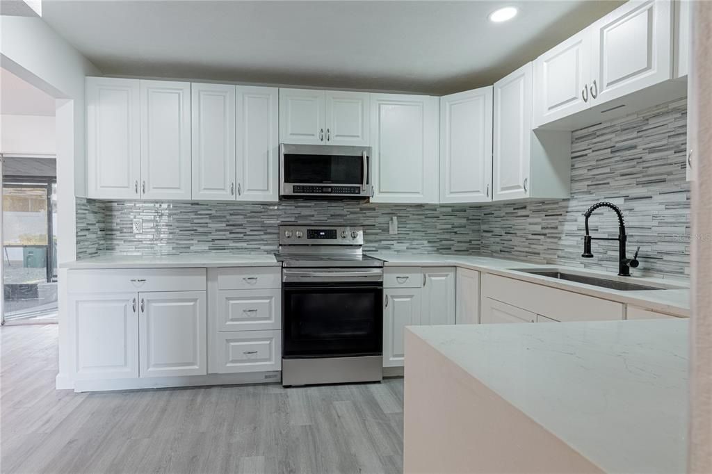 For Sale: $190,000 (4 beds, 2 baths, 1368 Square Feet)