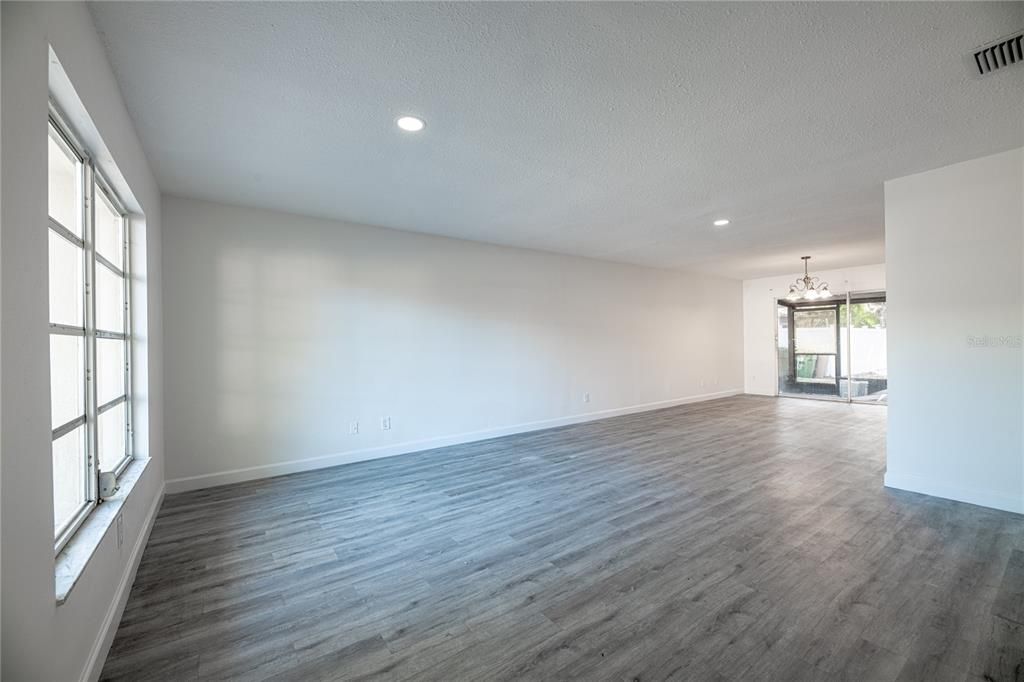 For Sale: $190,000 (4 beds, 2 baths, 1368 Square Feet)