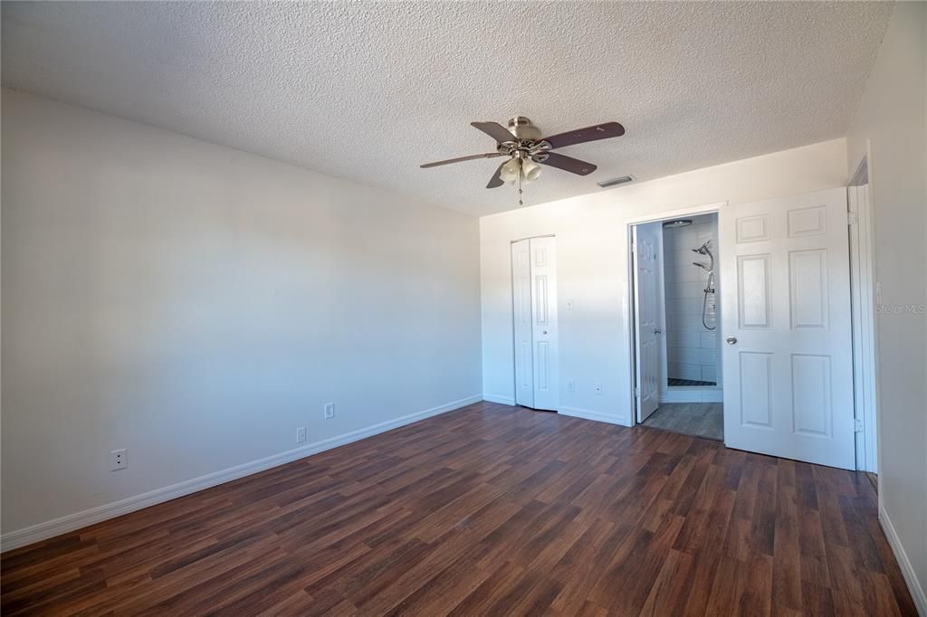 For Sale: $190,000 (4 beds, 2 baths, 1368 Square Feet)