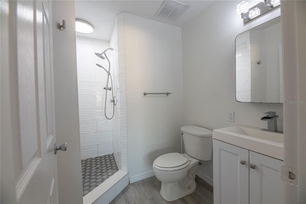 For Sale: $190,000 (4 beds, 2 baths, 1368 Square Feet)