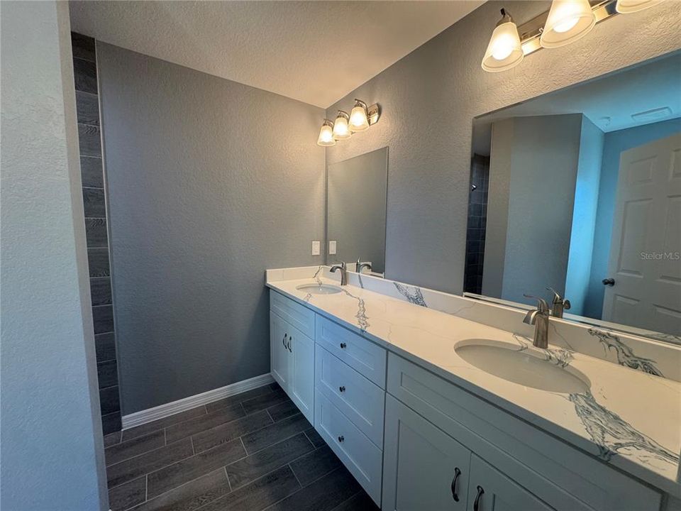 For Sale: $309,900 (3 beds, 2 baths, 1639 Square Feet)