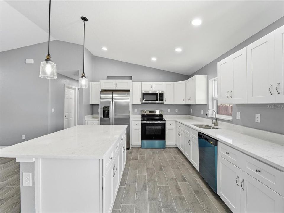 На продажу: $309,900 (3 спален, 2 ванн, 1639 Квадратных фут)