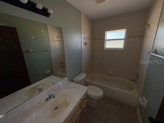 En Venta: $264,900 (4 camas, 3 baños, 2647 Pies cuadrados)
